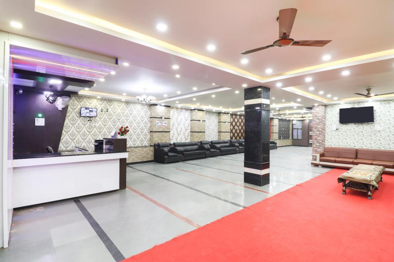Oyo 70489 Hotel Tajvar Siwan ภายนอก รูปภาพ