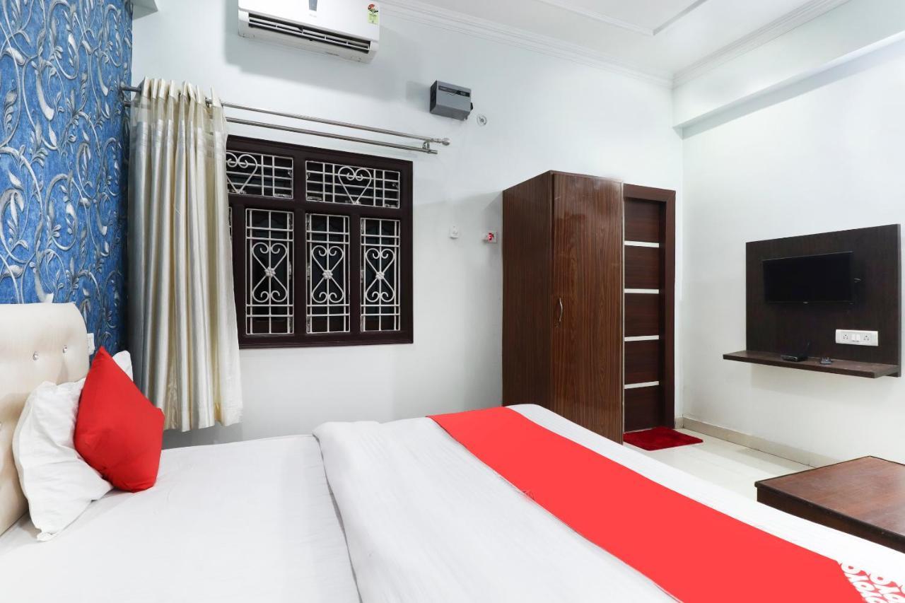 Oyo 70489 Hotel Tajvar Siwan ภายนอก รูปภาพ
