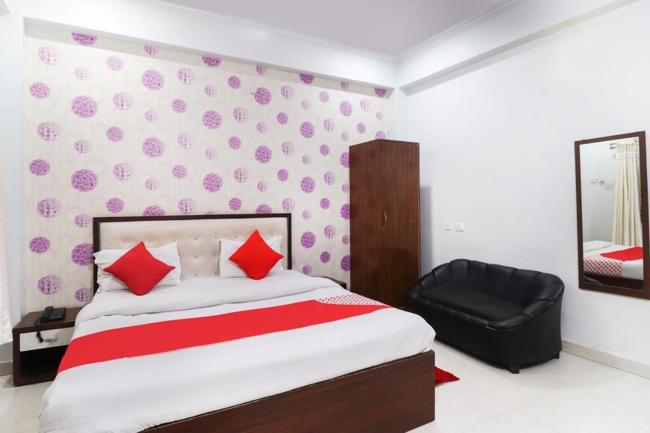 Oyo 70489 Hotel Tajvar Siwan ภายนอก รูปภาพ