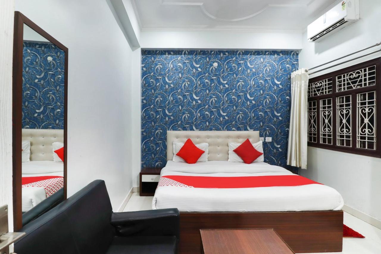 Oyo 70489 Hotel Tajvar Siwan ภายนอก รูปภาพ