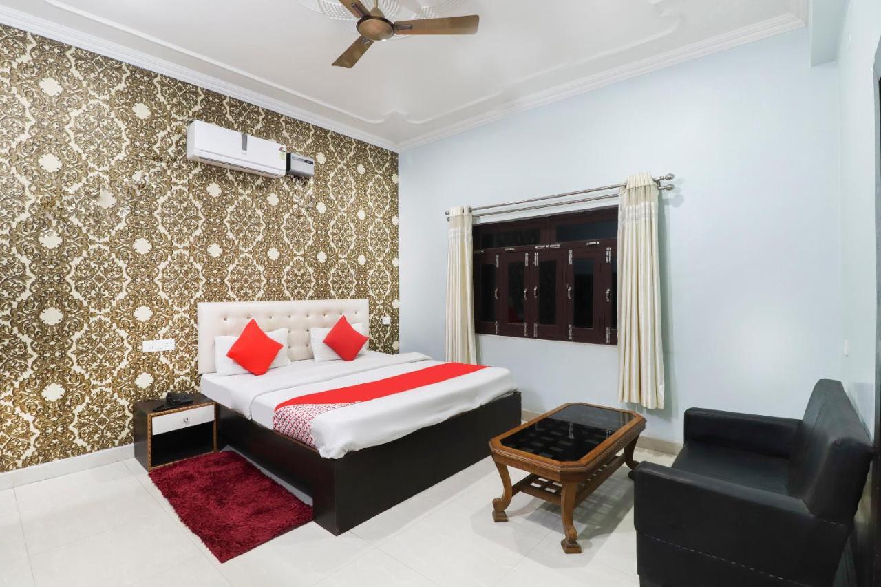 Oyo 70489 Hotel Tajvar Siwan ภายนอก รูปภาพ