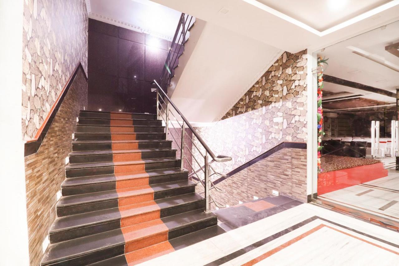 Oyo 70489 Hotel Tajvar Siwan ภายนอก รูปภาพ