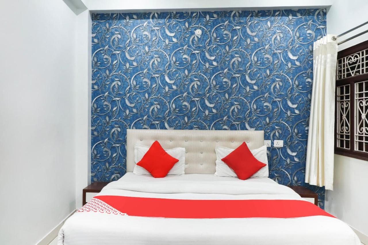 Oyo 70489 Hotel Tajvar Siwan ภายนอก รูปภาพ