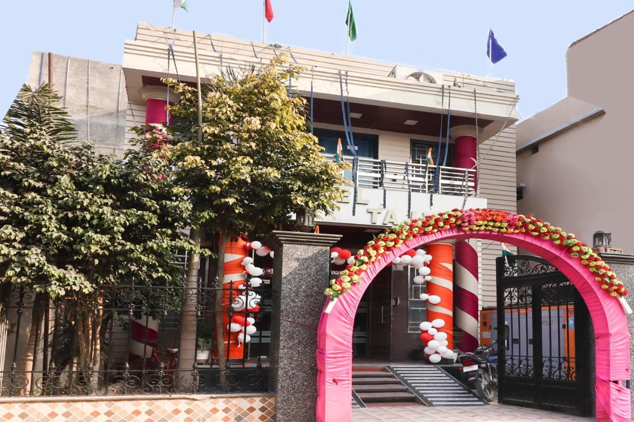 Oyo 70489 Hotel Tajvar Siwan ภายนอก รูปภาพ