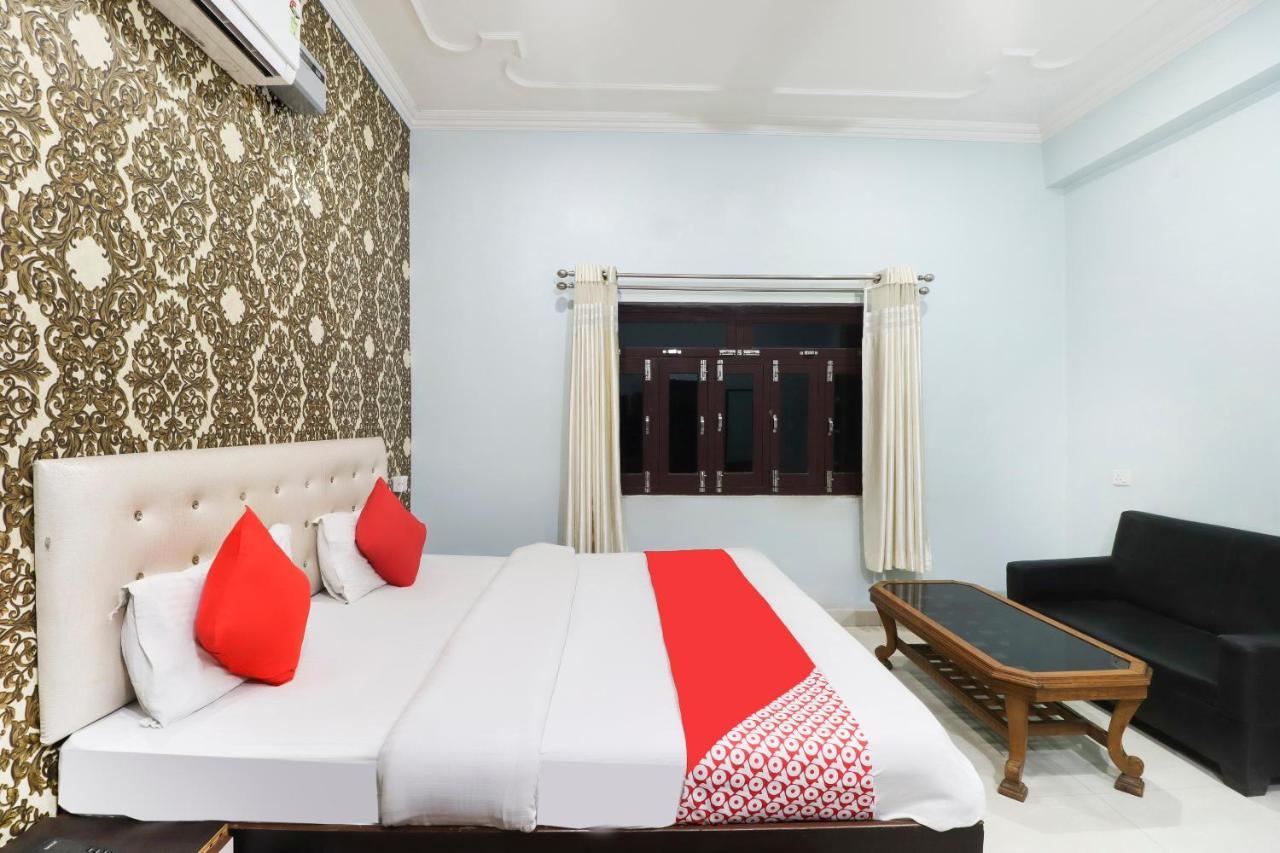 Oyo 70489 Hotel Tajvar Siwan ภายนอก รูปภาพ