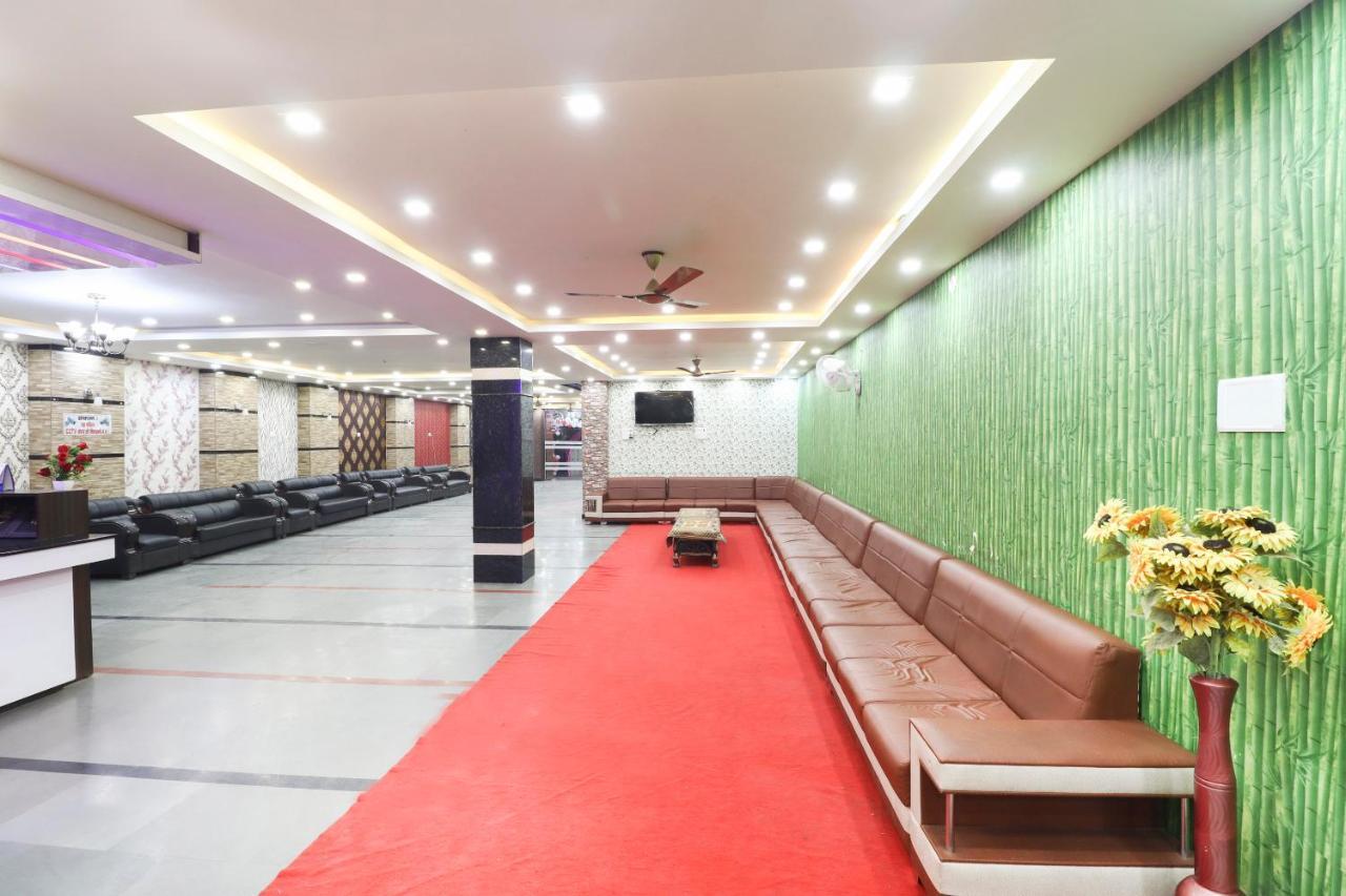 Oyo 70489 Hotel Tajvar Siwan ภายนอก รูปภาพ