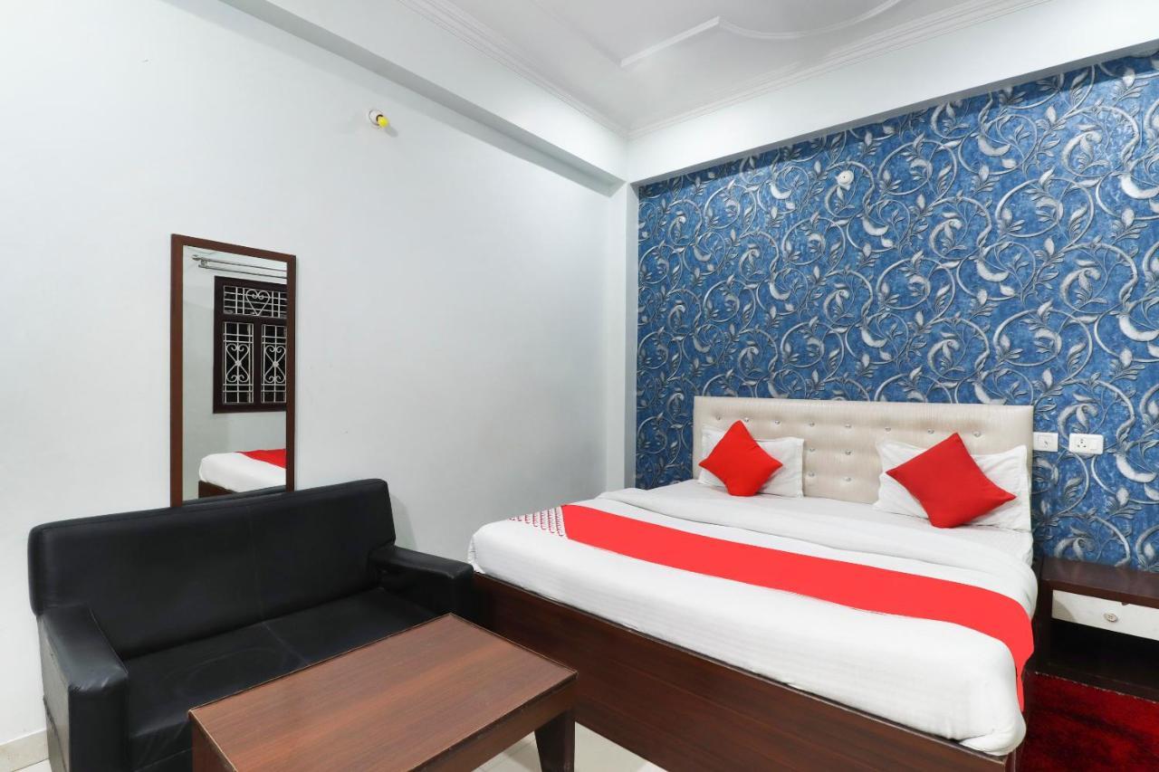 Oyo 70489 Hotel Tajvar Siwan ภายนอก รูปภาพ