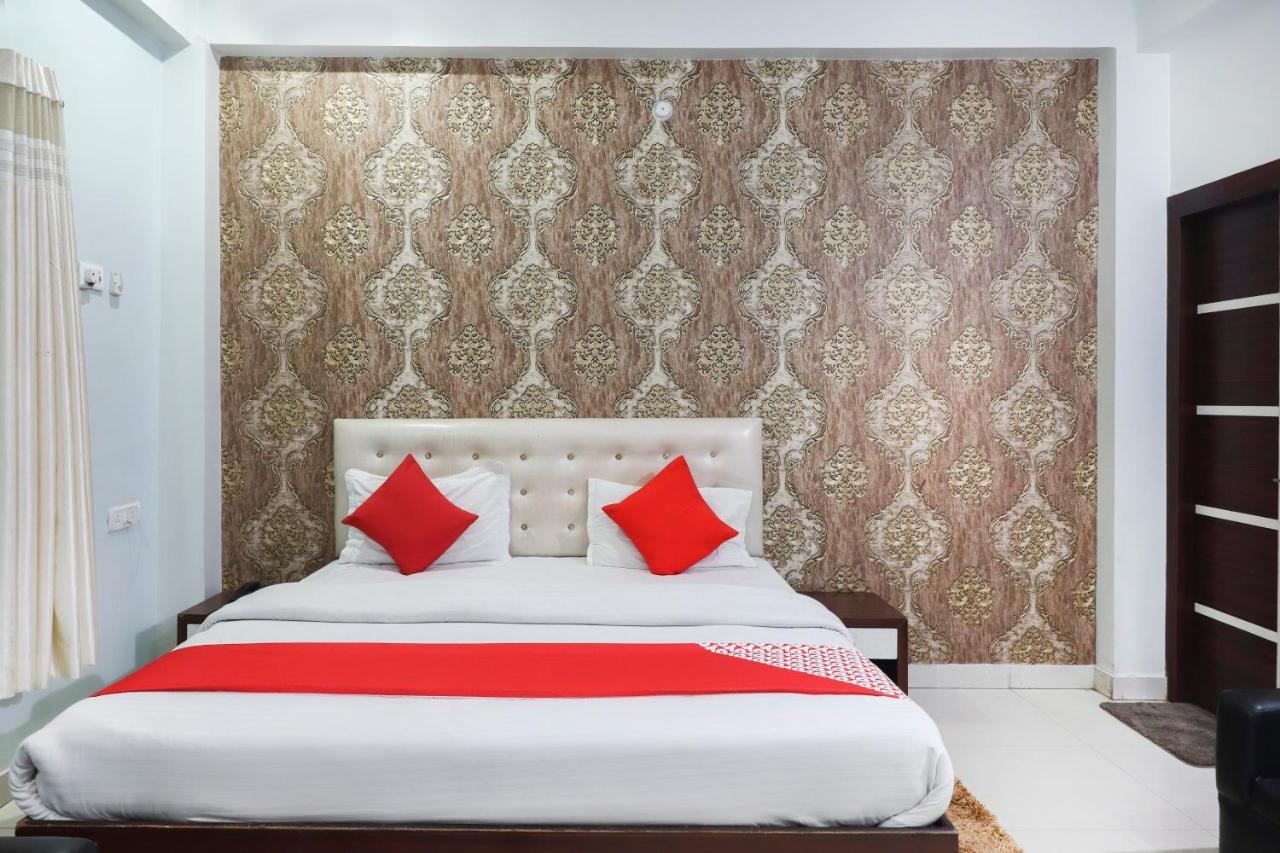 Oyo 70489 Hotel Tajvar Siwan ภายนอก รูปภาพ